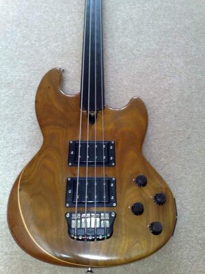 Wal mk1 custom fretless 1983.jpg
