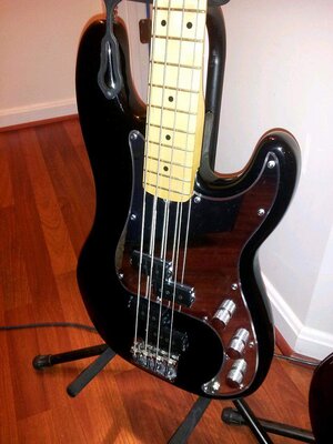 Lynott p bass.jpg