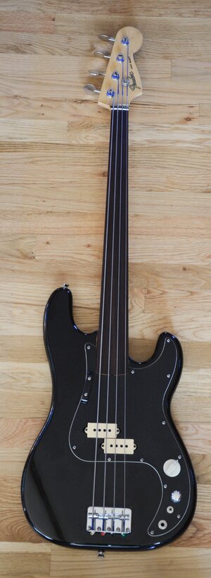 Fender Fretless P Bass2.jpg