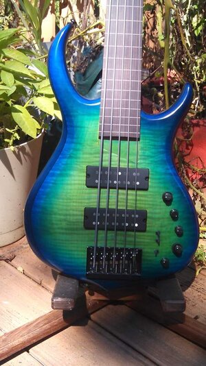 Sire M7 fretless 5 trans blue 003.jpg