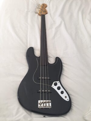 Feeler: Fender MIJ Fretless Jazz Unlined
