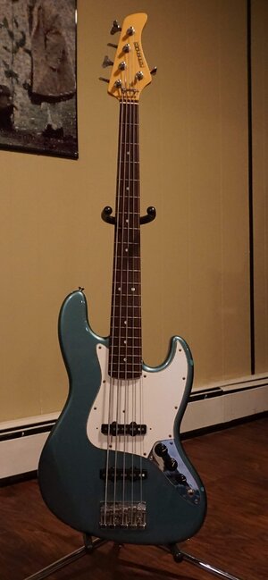 Fernandes Jazz V front.jpg