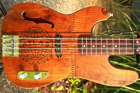 GroveGuitarsFreekbass51P_FRCL_zpseb53xxkf.jpg