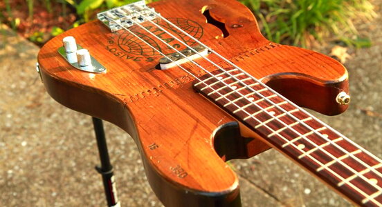 GroveGuitarsFreekbass51P_ANGL_zpsr9z9zmc1.jpg