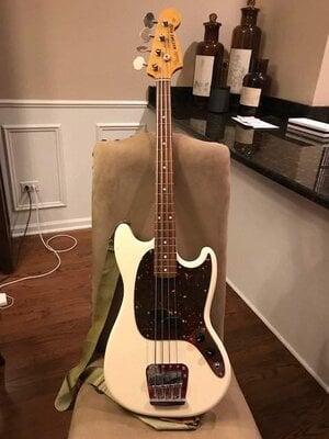 MIJ Fender Mustang Bass, Olympic White