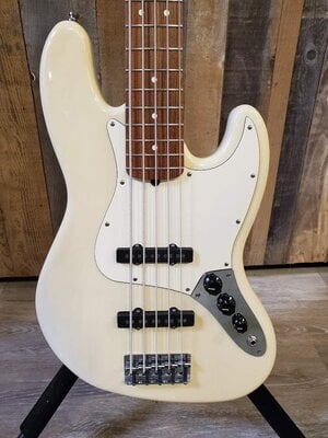 Fender Jazz V 5.jpg