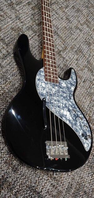 Line 6 Variax Bass *price drop*