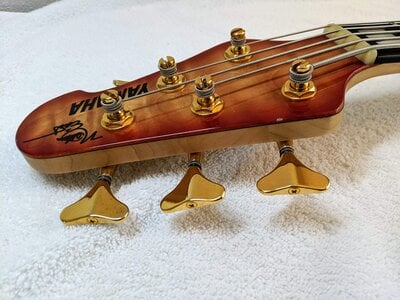 6_BBNE_Headstock2.jpg