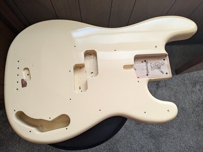 Warmoth P bass body, Alder, Cream, light weight