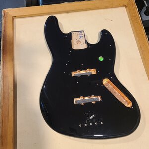MIM Fender Geddy Lee Jazz body 70s spacing very clean