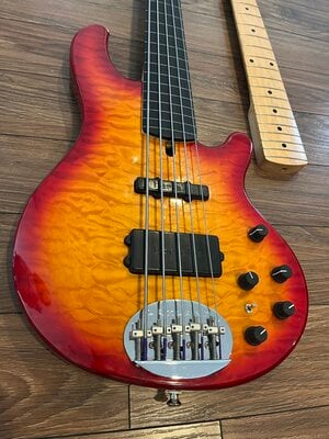 Lakland 55-02 with fretted and fretless neck, Bartolini
