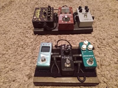 Small Pedal Board 2024-1.jpg