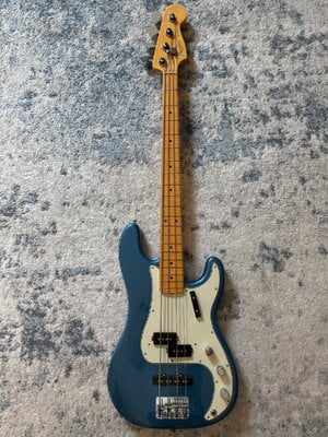 Fender AO Select Precision