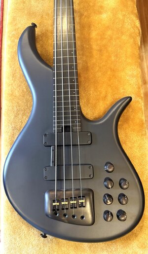 F Bass AC4