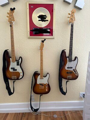 Basses.jpg