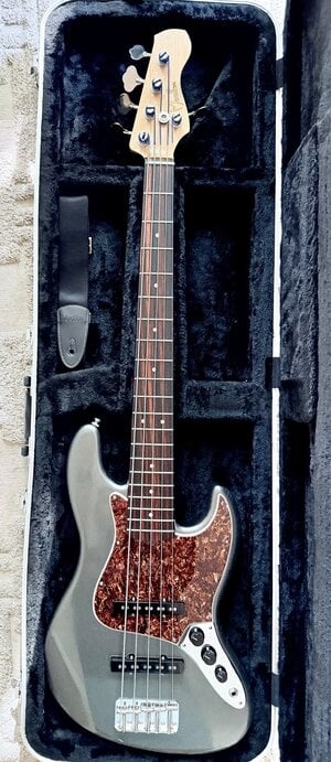 Moollon J5 – Metallic Charcoal Frost