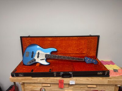 8.5 LBS! Fender American Vintage II 1966 Jazz Bass Lake Placid Blue