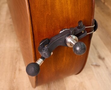 Upton Bass 43909.jpg