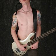 Bassplayerbell2
