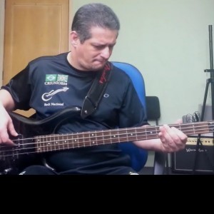Legião Urbana - Giz (no BAIXO com Tablatura) bass cover tab - YouTube