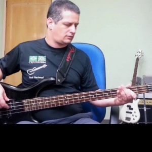 Raimundos - I Saw You Saying (no BAIXO com Tablatura) bass cover tab - YouTube