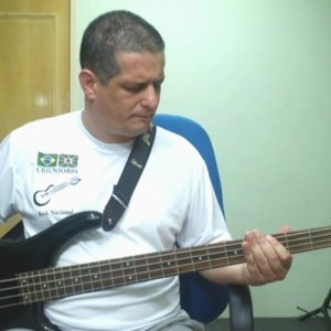 Legião Urbana - Quase Sem Querer (no BAIXO com Tablatura) bass cover tab - YouTube