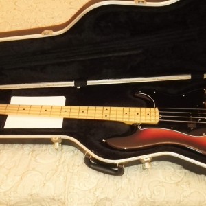 2006 Fender American Standard Precision Bass (3-Color Sunburst)