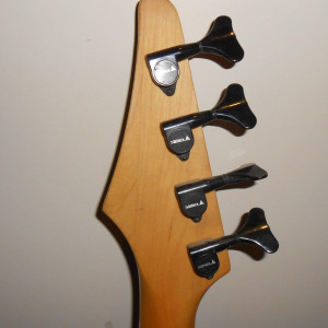 Samick bass