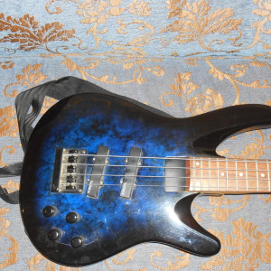 Samick bass
