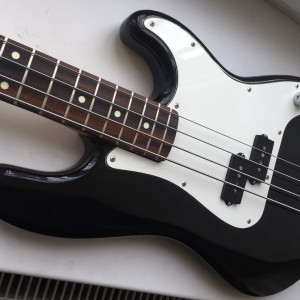 my medium scale fender precision from 1986-87