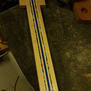 Truss rod and carbon rods installed