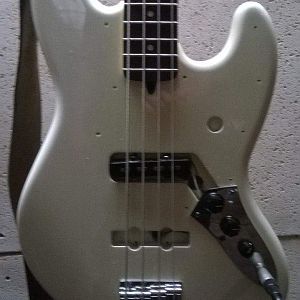 Broken Pickup Jazz Bass