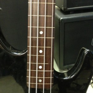peavey foundation fretless