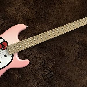 Media 'Hello Kitty bass' in album '2019 Build Off'
