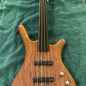 2004 Warwick Corvette Fretless