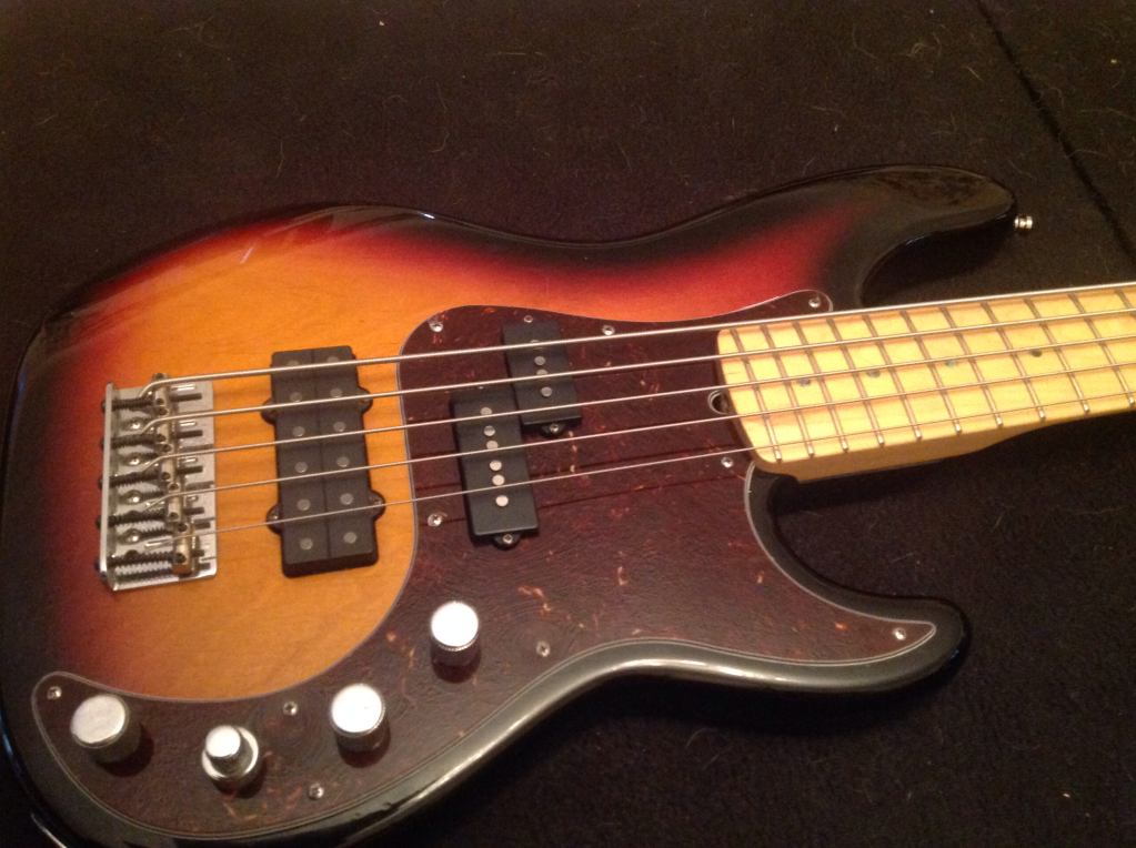 2005 Fender AmDlxP5 body