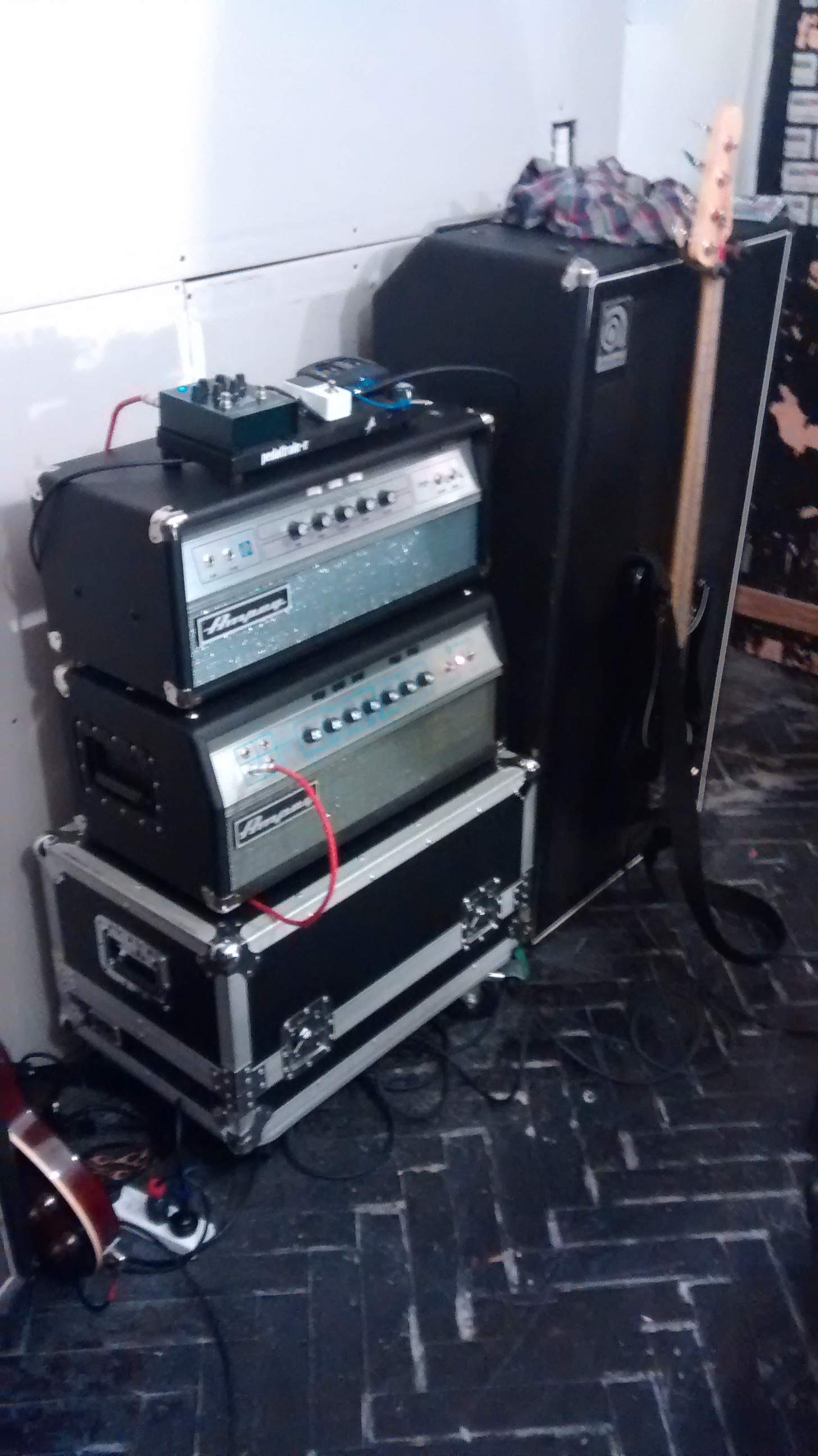 Ampeg V4B.and.VR