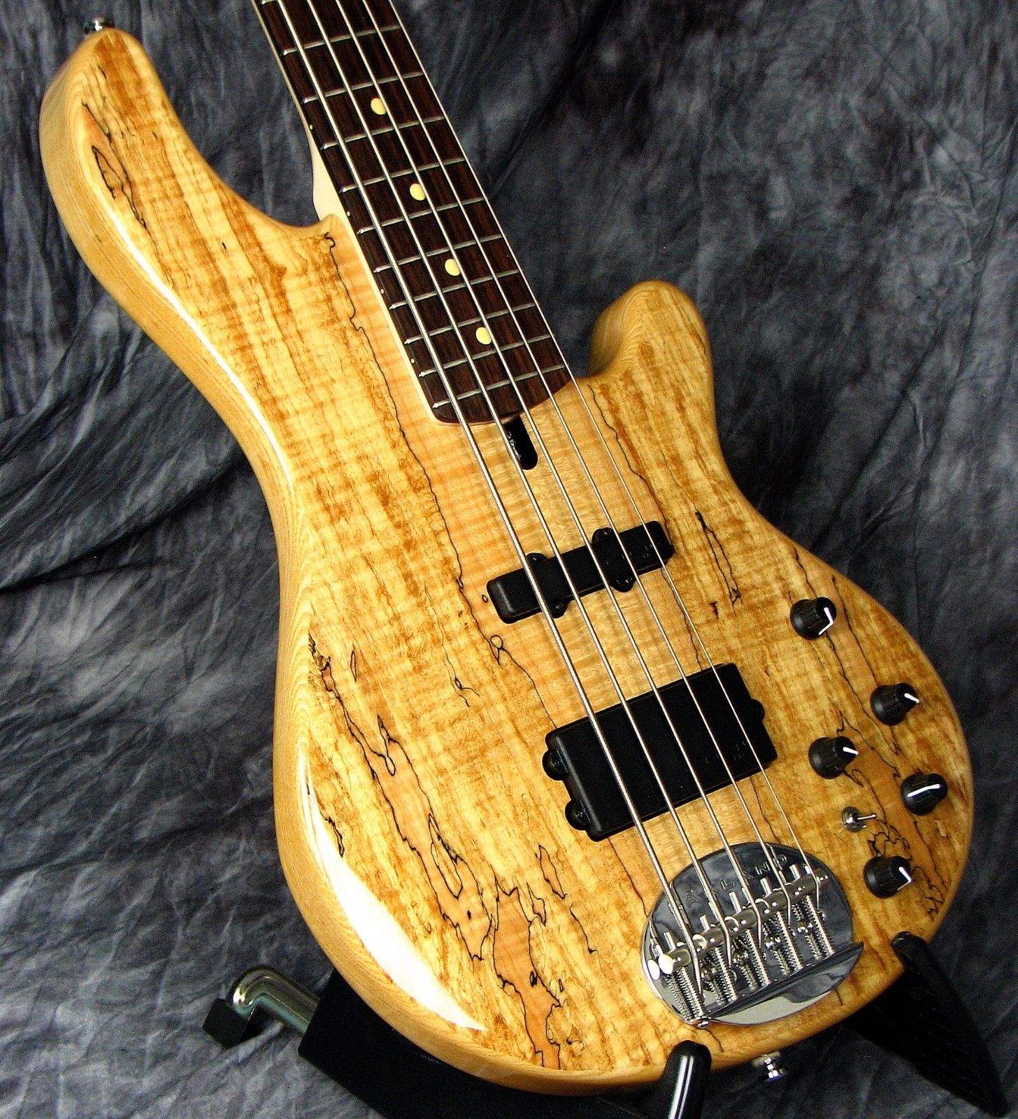 Front Angle + Bottom Neck 2