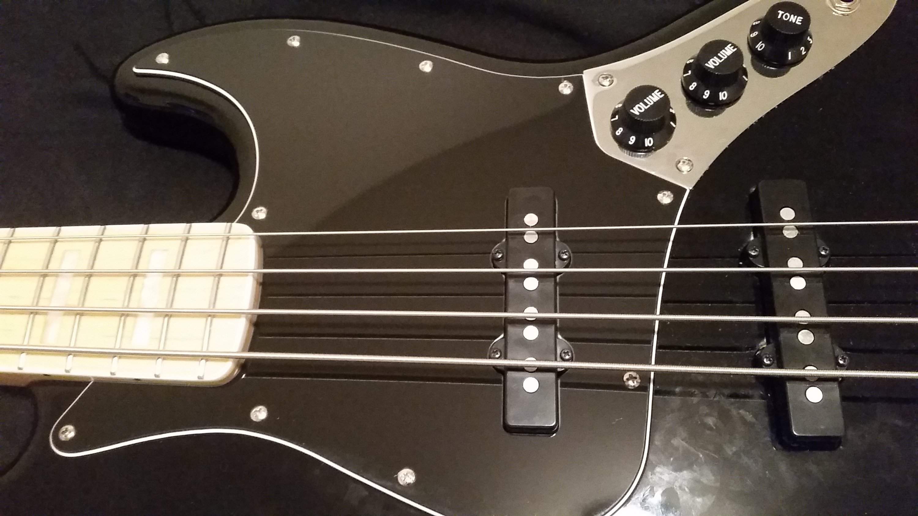 Squier Bass
