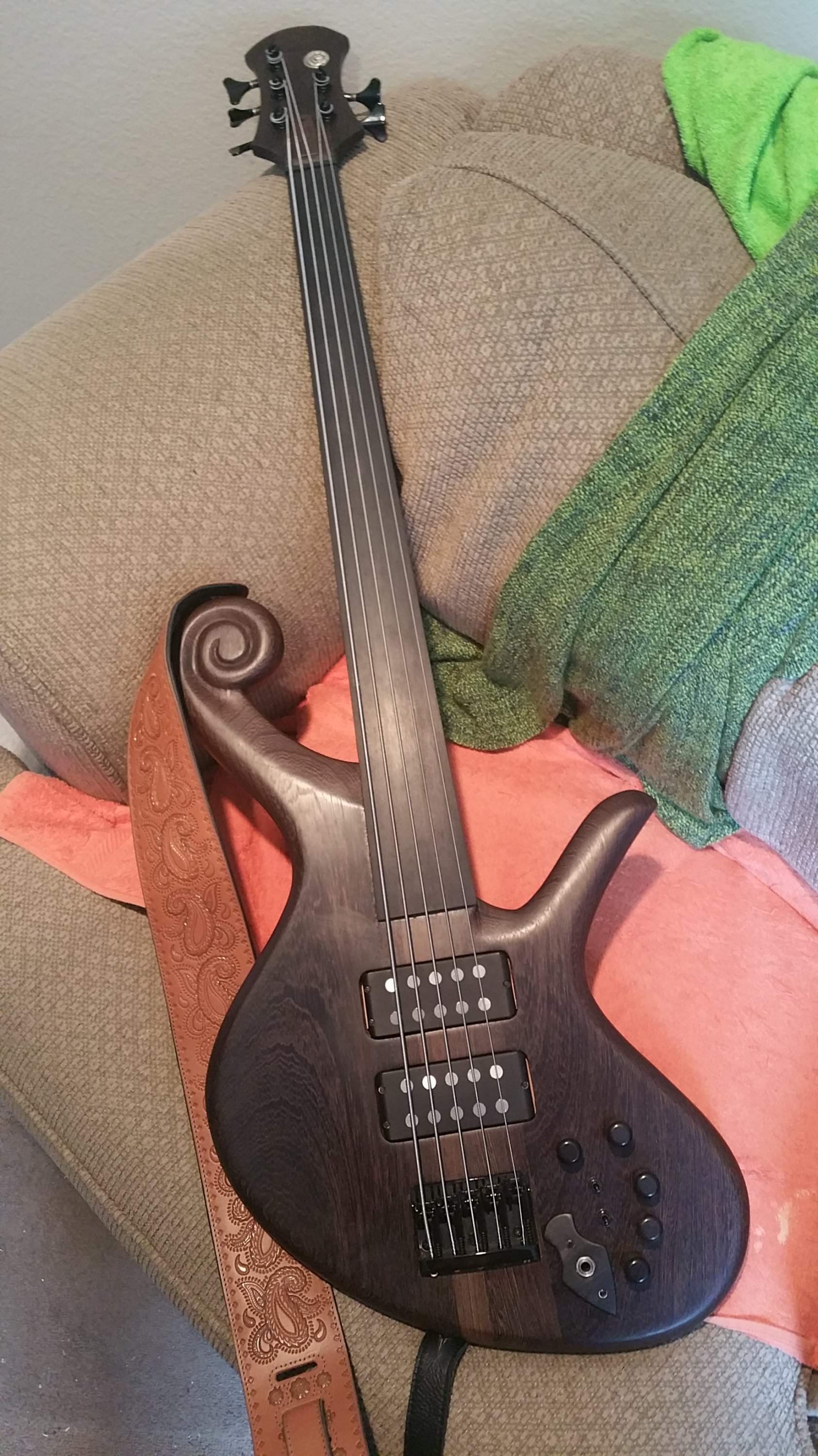 withlevy strap