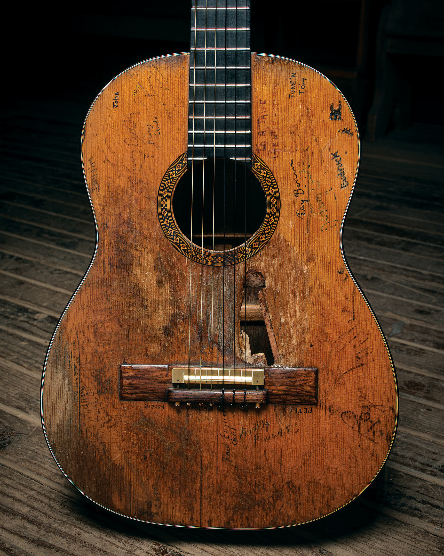 trigger-willie-nelson-guitar-december-2012-4.jpg