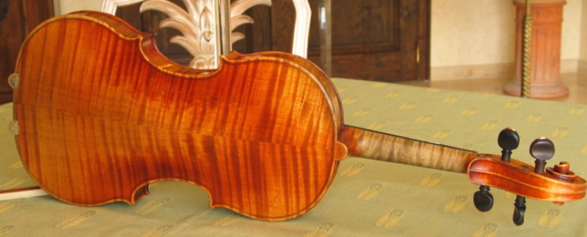 Vuillaume_violin_backside.jpg