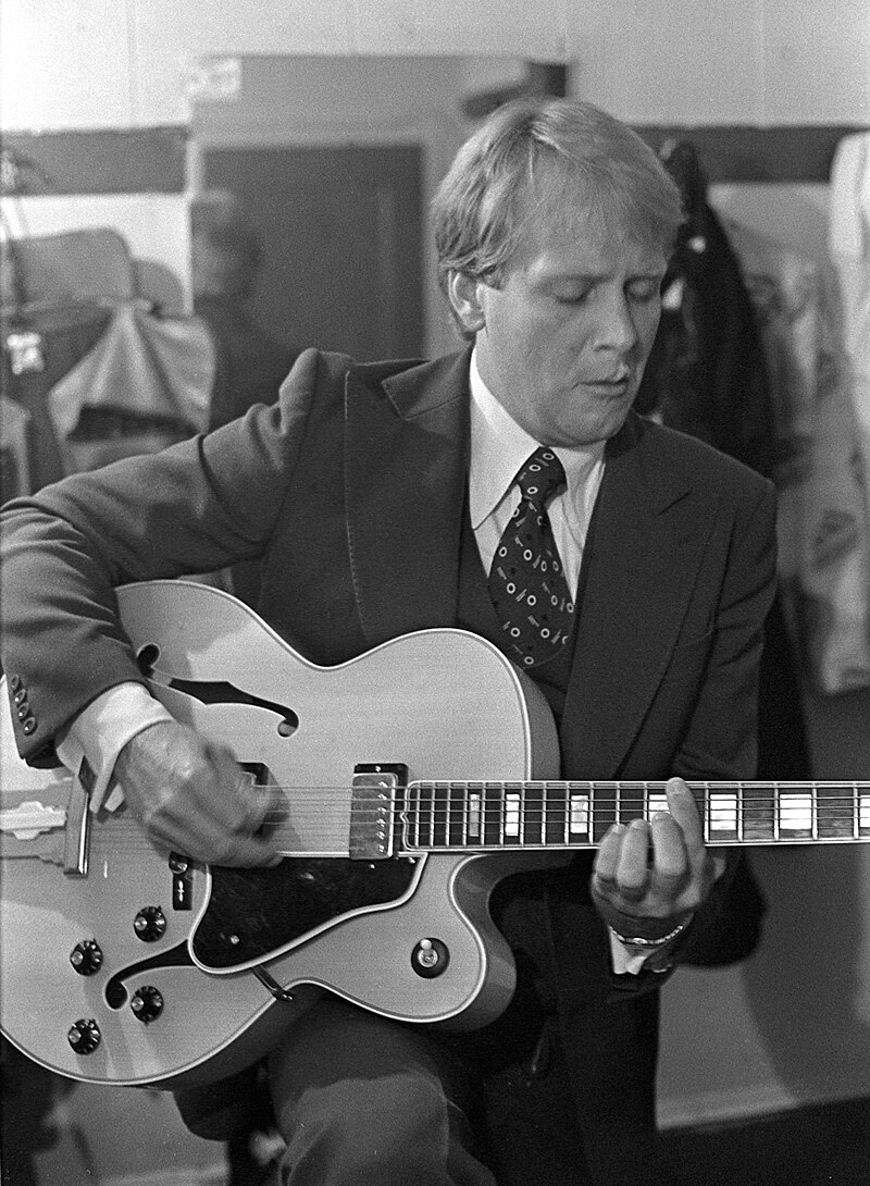 800px-Martin_Mull.jpg