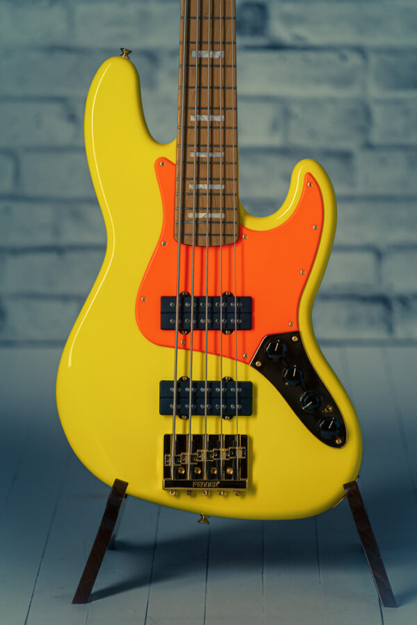 FenderMononeonJBassVmaple_2-600x898.jpg