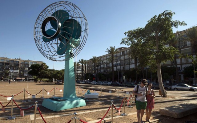 tel_aviv_fan-640x399.jpeg
