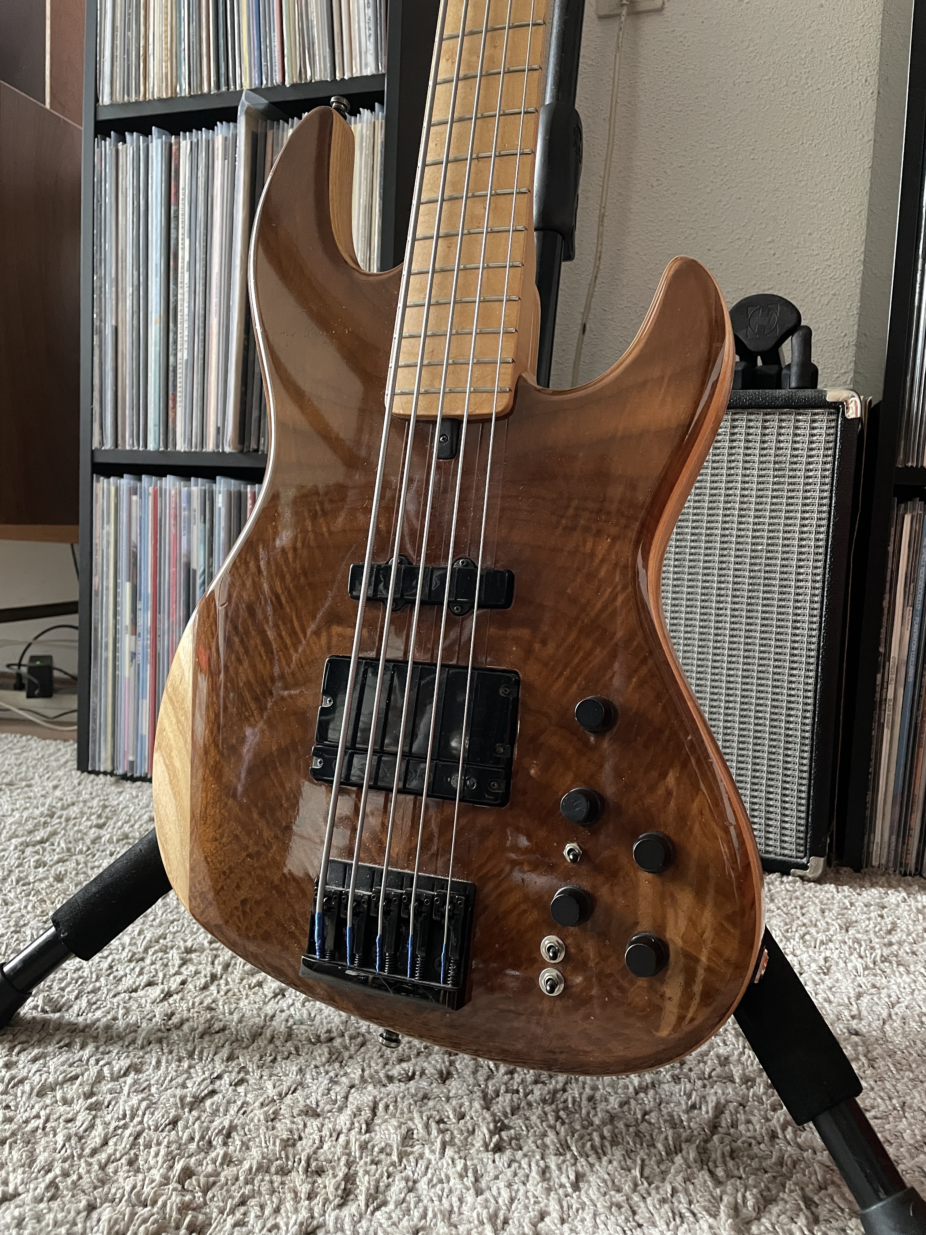 gcl8ltJ.jpg