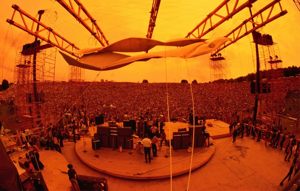 santana-woodstock-1024x653.webp