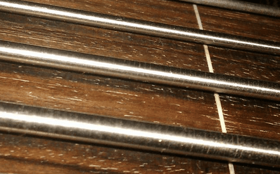 flat-wound-bass-strings.png