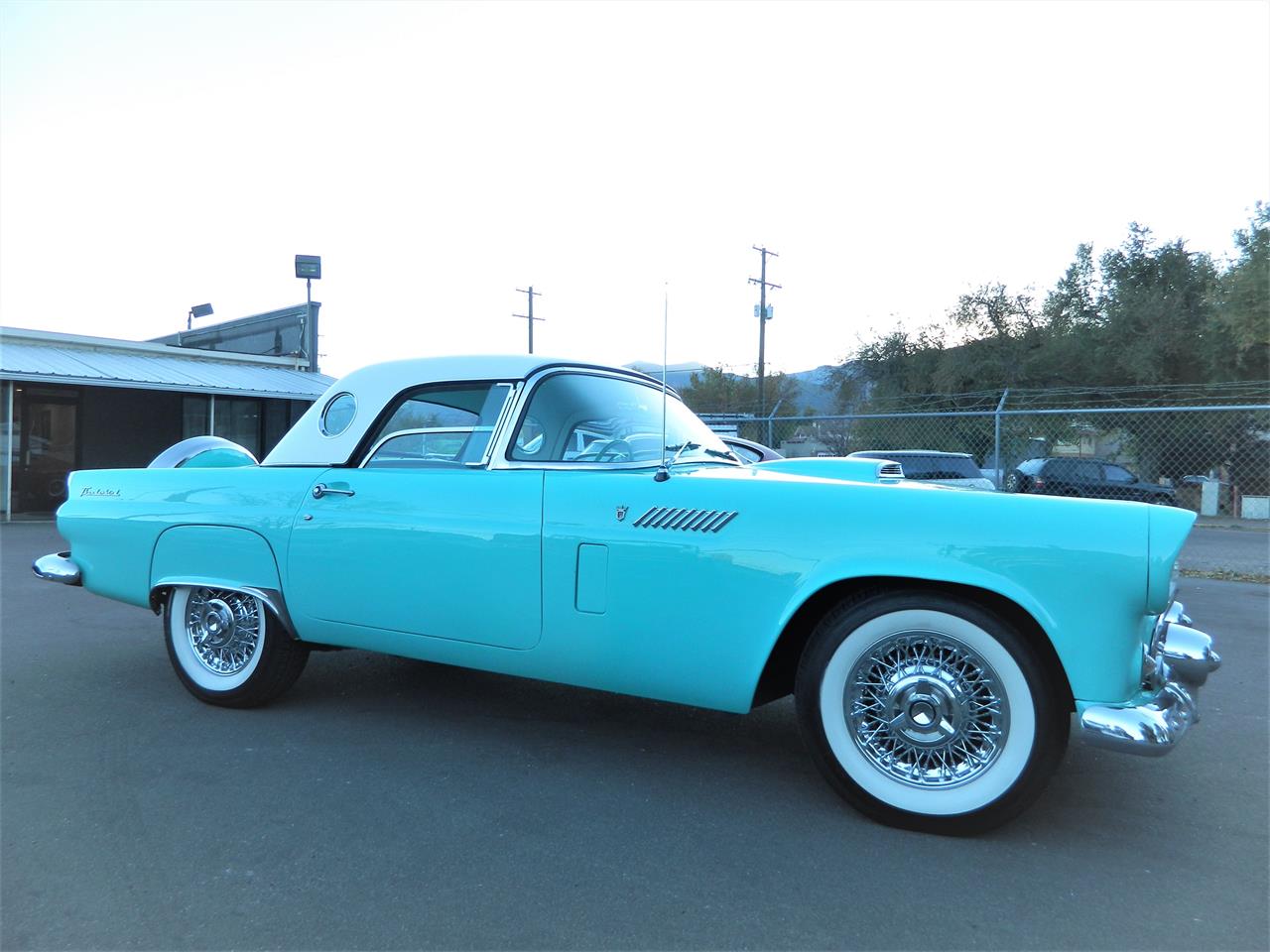 10478363-1956-ford-thunderbird-std.jpg