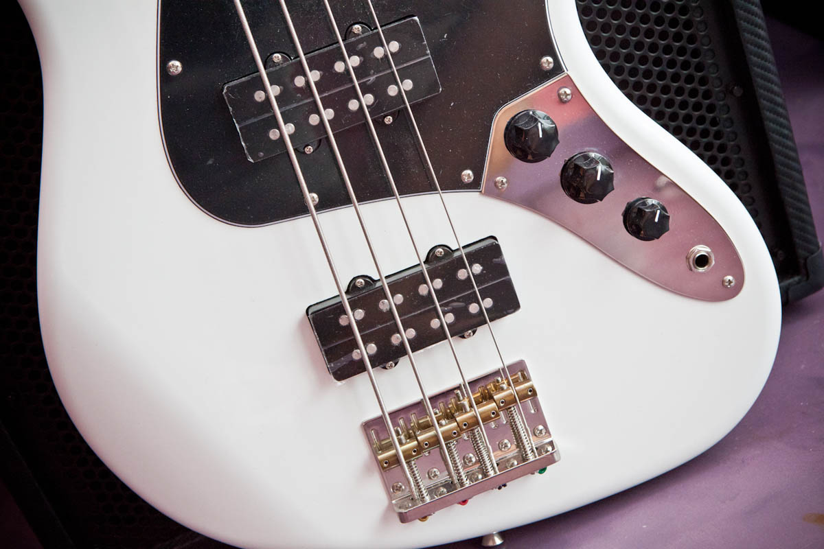 fender-modern-player-jazz-bass-313229.jpg